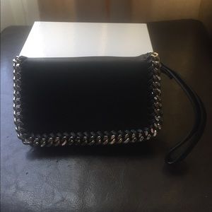 Wristlet with chain